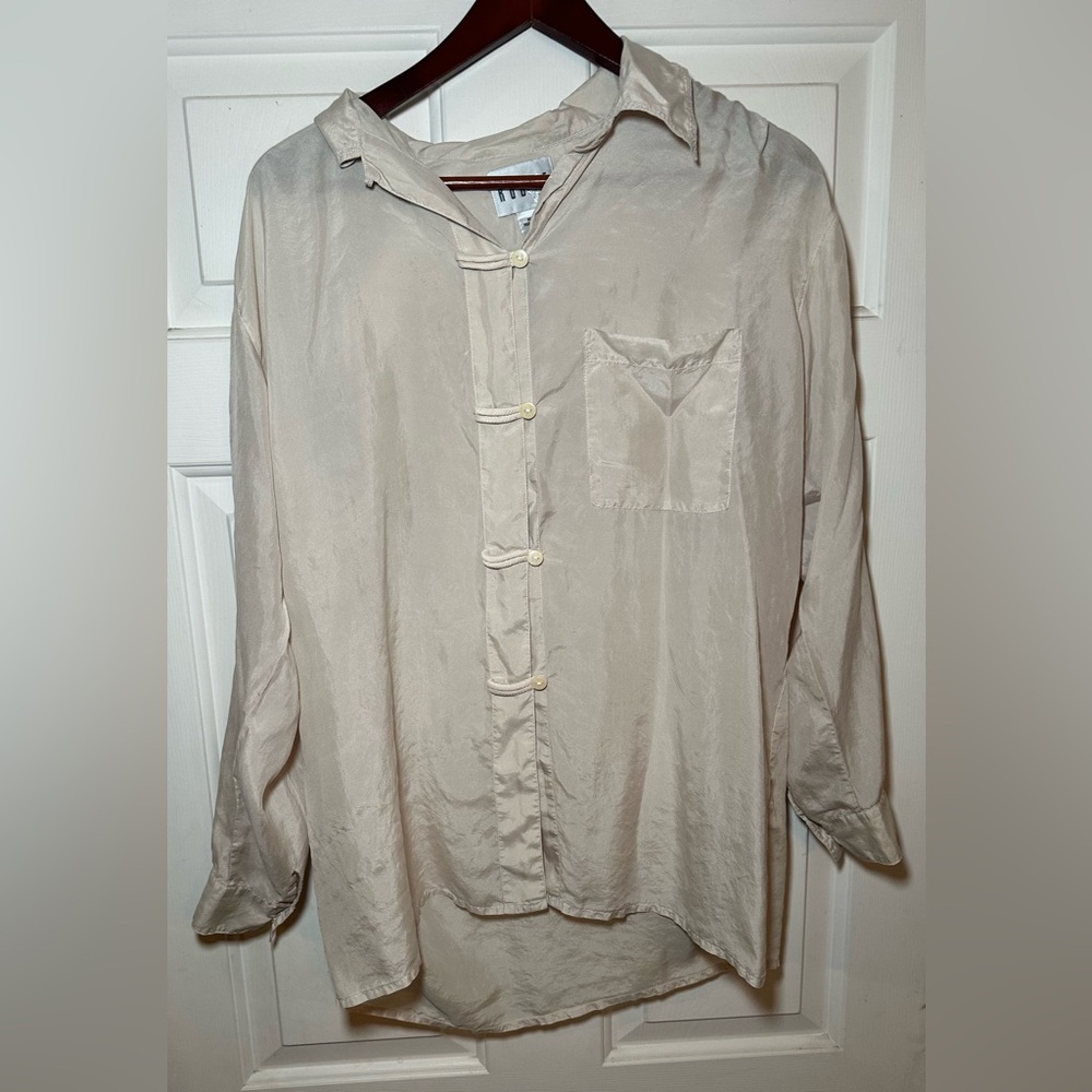 Rogue Helium Women's Tan Long‎ Sleeve Silk Blouse Size S.